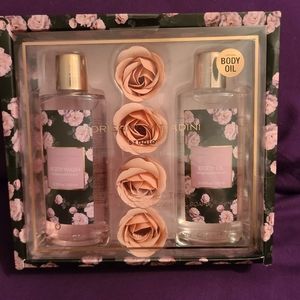 Adrienne Vittadini Gift Set (New w/Box)